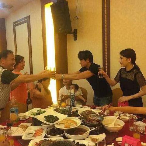 郭富城与方媛，恩爱夫妻的最新动态