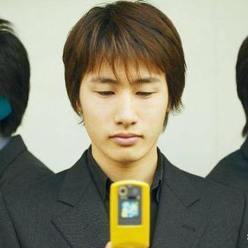 日本最新翻盖手机，技术与设计的完美融合